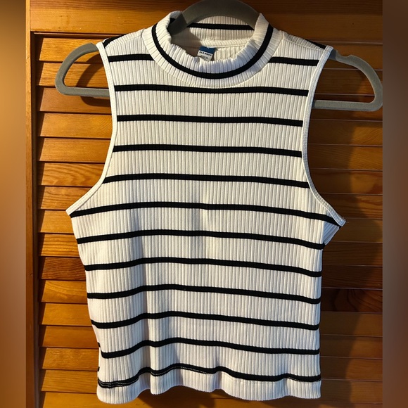 Old Navy Tops - Old Navy mock neck tank